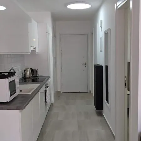 شقة Smart With Large Terrace Vokolidha