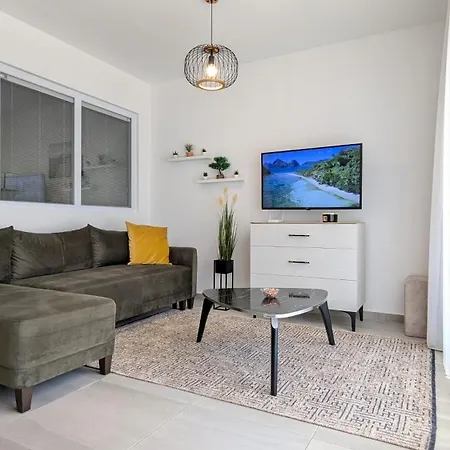 Smart With Large Terrace شقة